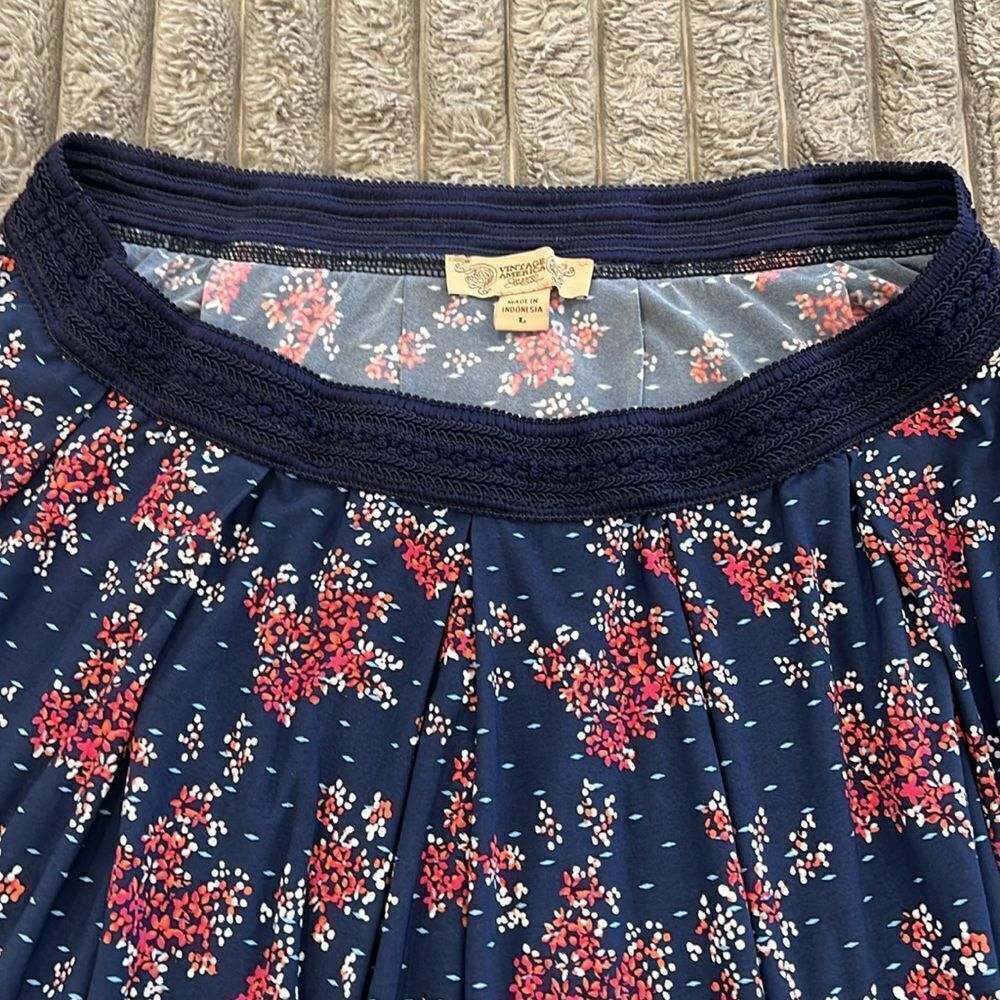 Women’s Midi Skirt - Picture 3 of 4